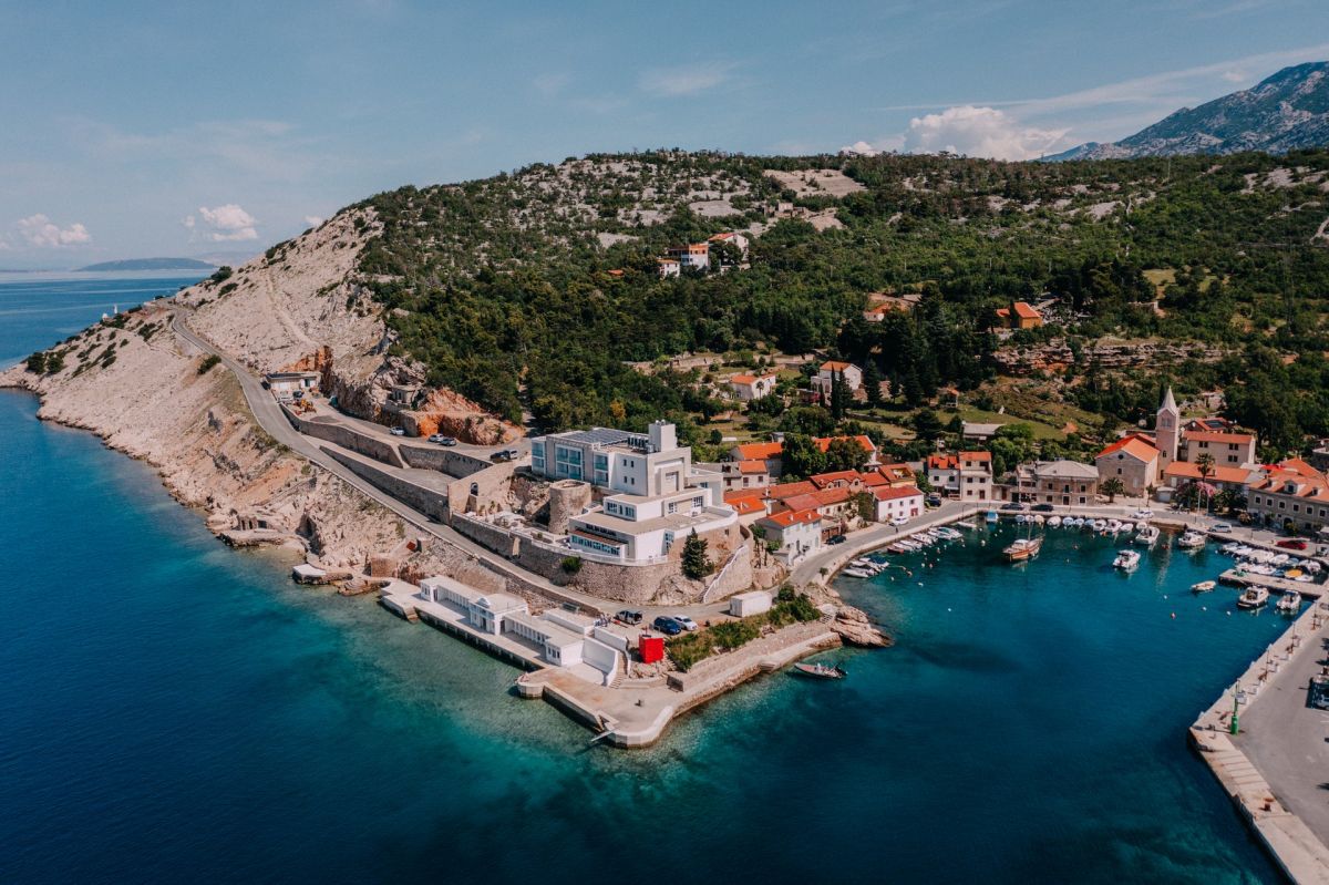 Kul IN Ablana: Where the Bura Kisses the Salt